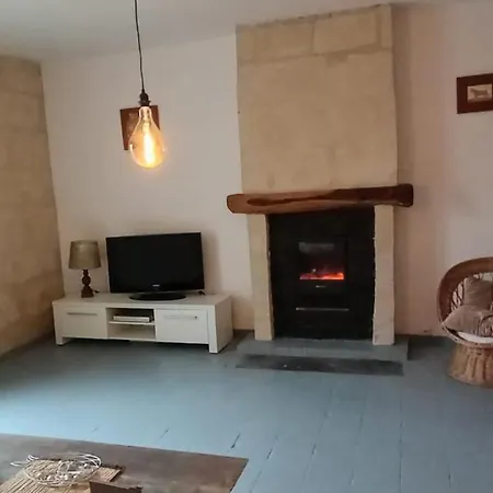 Appartement Rez De Jardin La Chartre-sur-le-Loir Exterior foto