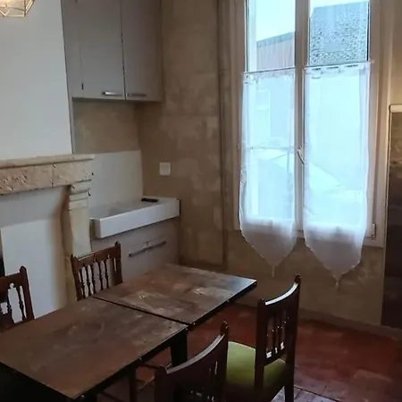 Appartement Rez De Jardin La Chartre-sur-le-Loir Exterior foto